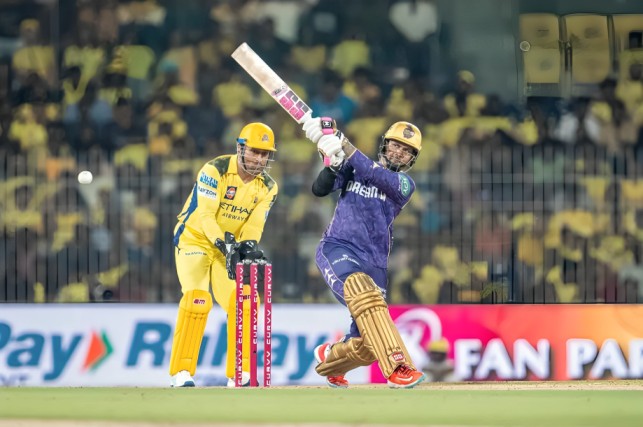 batters who hit the most sixes