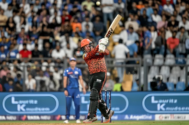 batters who hit the most sixes