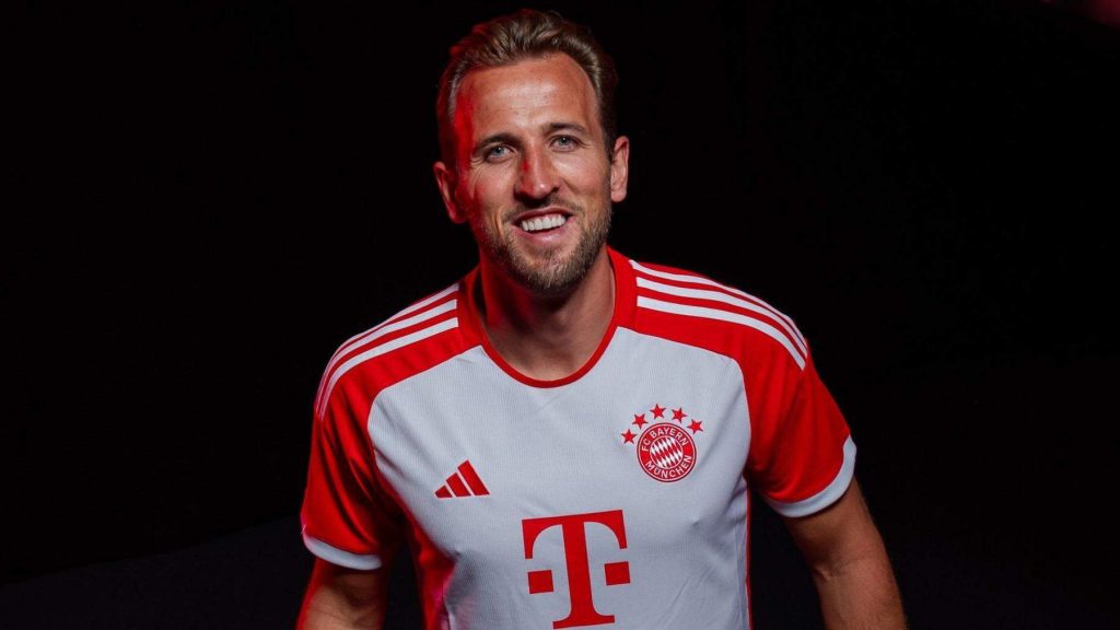 Top 5 Best Football Strikers in the World