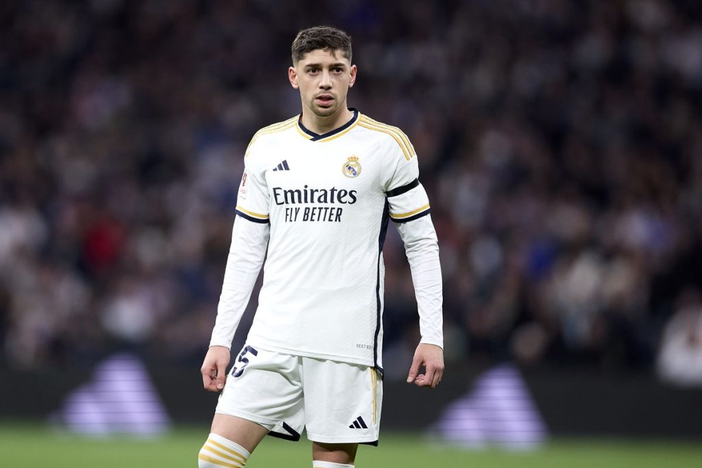 Top 5 Best Football Midfielders in the World Right Now (2025)