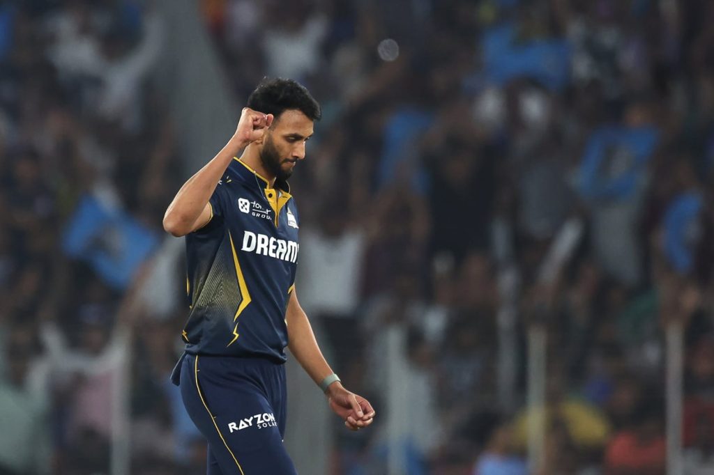 Bowlers with Most Dot Balls in IPL 2025